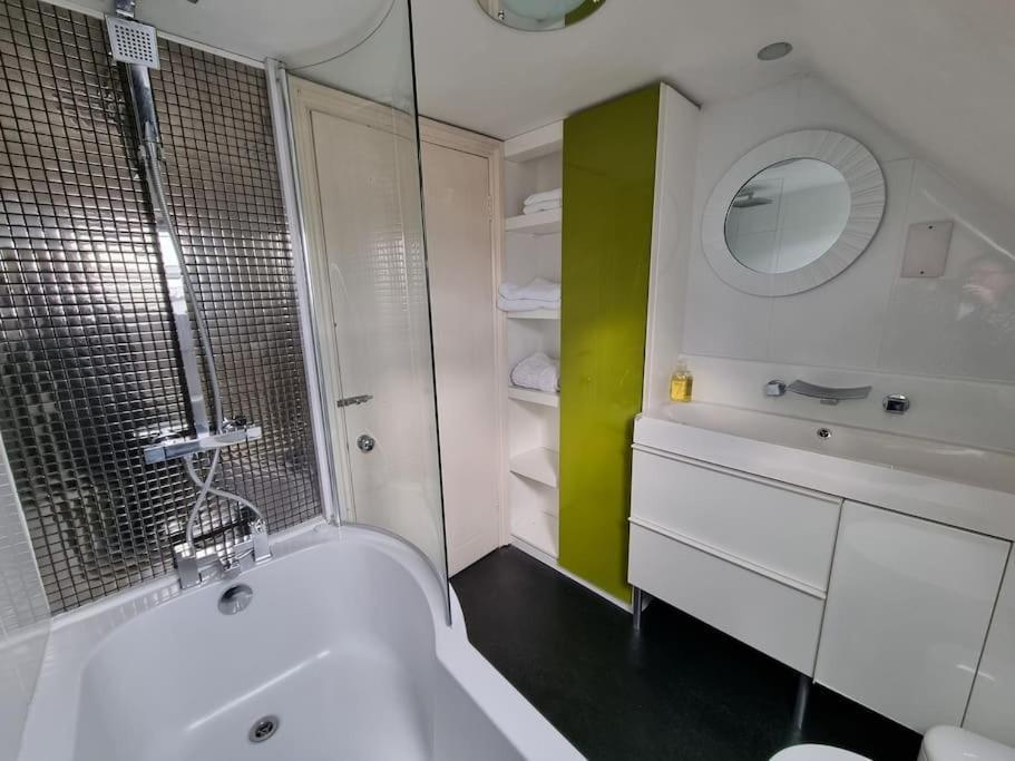 Beautiful Apartment In The Heart Of Rochester Рочестер Экстерьер фото