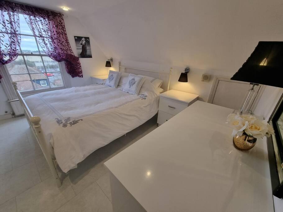 Beautiful Apartment In The Heart Of Rochester Рочестер Экстерьер фото