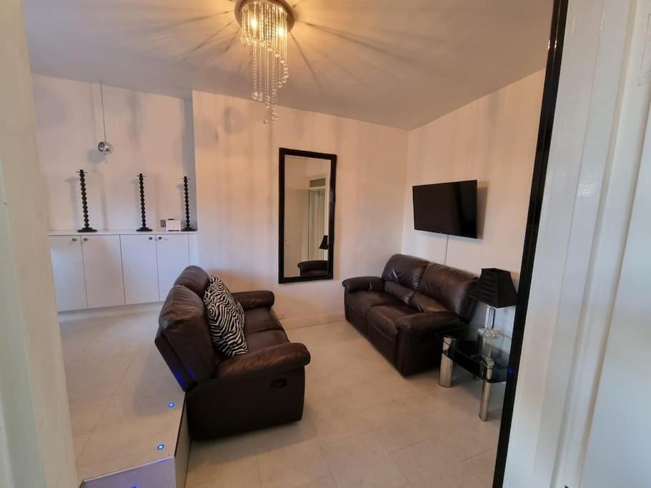 Beautiful Apartment In The Heart Of Rochester Рочестер Экстерьер фото