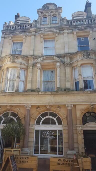 Beautiful Apartment In The Heart Of Rochester Рочестер Экстерьер фото