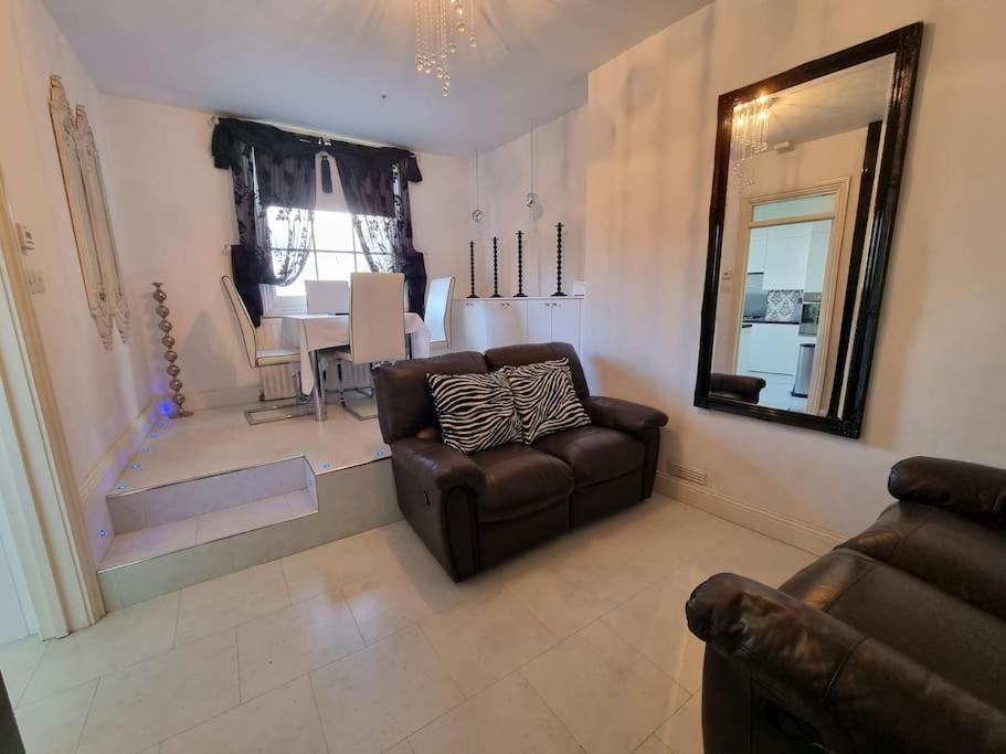 Beautiful Apartment In The Heart Of Rochester Рочестер Экстерьер фото
