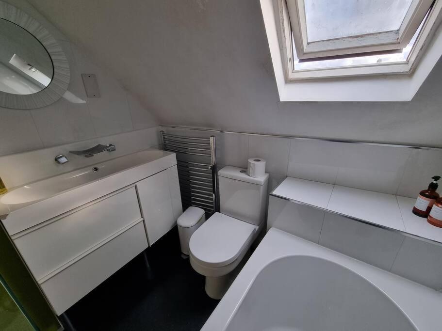 Beautiful Apartment In The Heart Of Rochester Рочестер Экстерьер фото