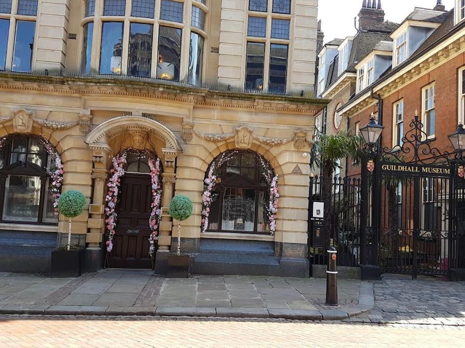 Beautiful Apartment In The Heart Of Rochester Рочестер Экстерьер фото